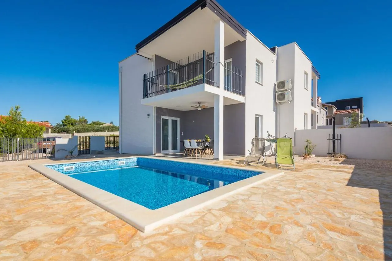 Family Friendly House With A Swimming Pool Vir - Torovi - Vir - Pedinka, Vir - 18732 Villa